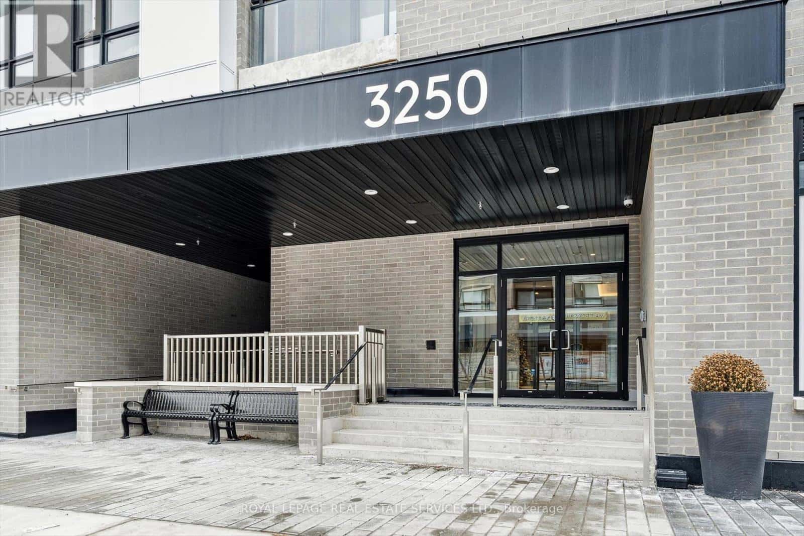 223 - 3250 CARDING MILL TRAIL — Oakville (GO Glenorchy) - Photo 2 of 28