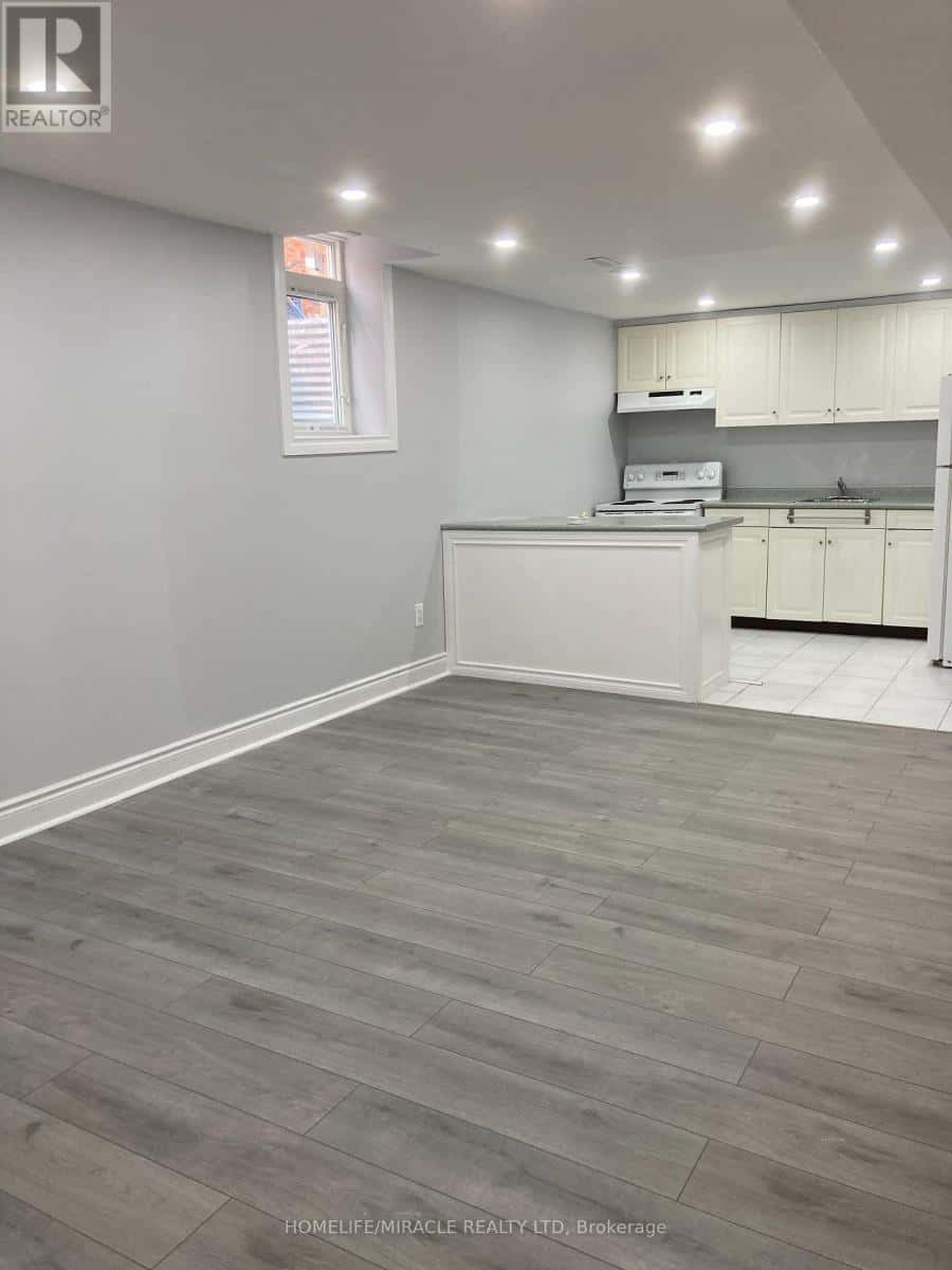 Brampton (Fletcher's West) — Brampton (Fletcher's West) - Photo 2 of 13