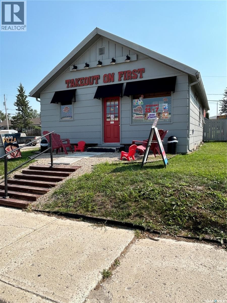 217 1st AVENUE W — Kelvington, Saskatchewan - Main photo