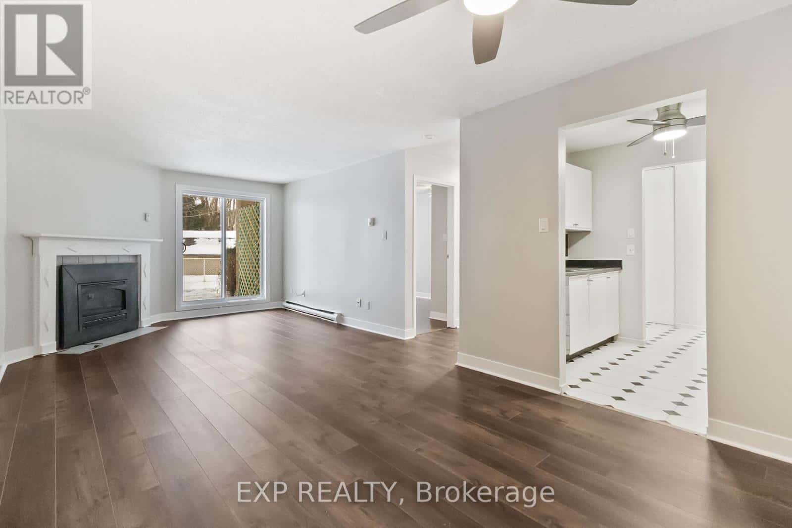 London South (South T) — London South (South T) - Photo 2 of 32