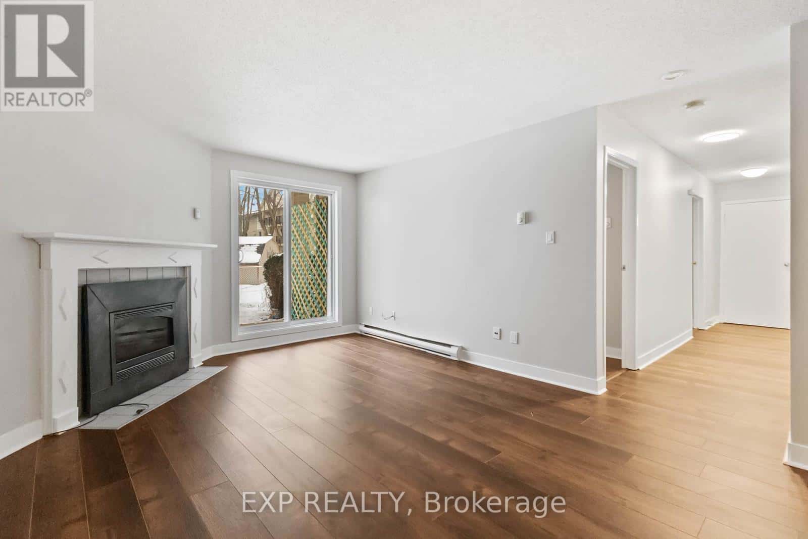 London South (South T) — London South (South T) - Photo 5 of 32