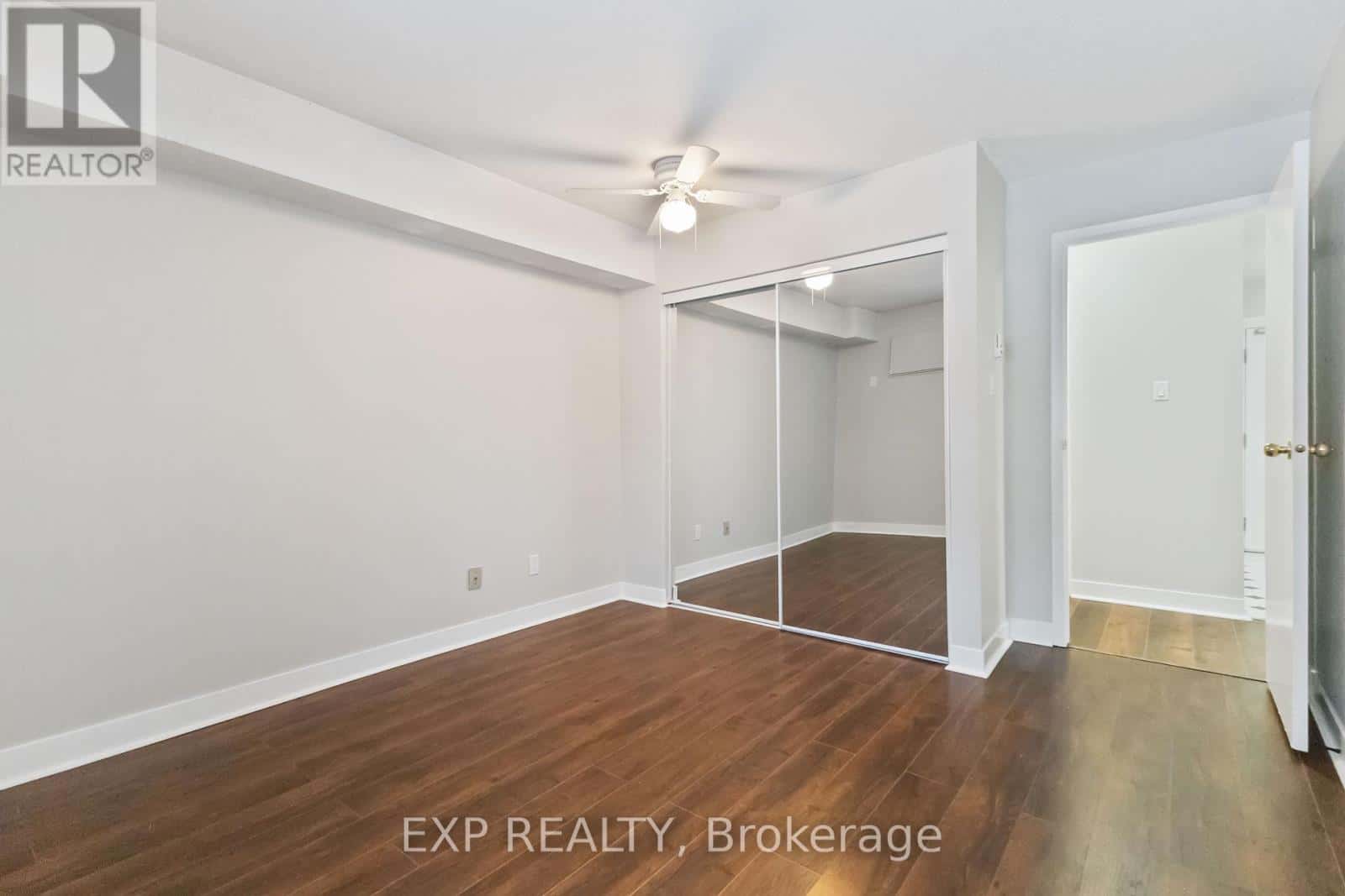 London South (South T) — London South (South T) - Photo 4 of 32