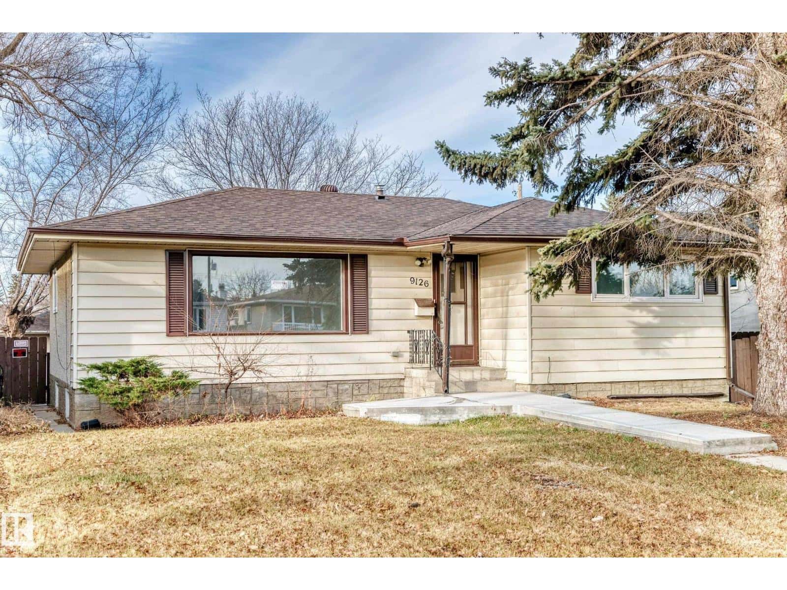 9126 152 St NW — Edmonton - Photo 2 of 63