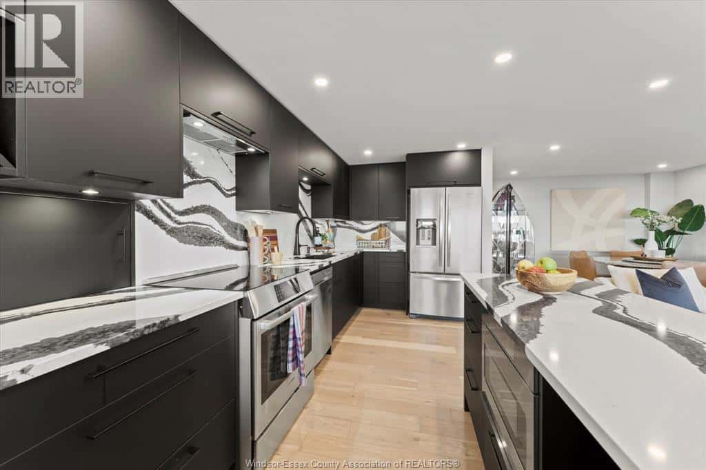 Windsor — Windsor - Photo 3 of 44