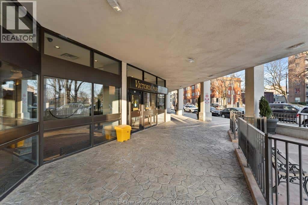 Windsor — Windsor - Photo 2 of 44