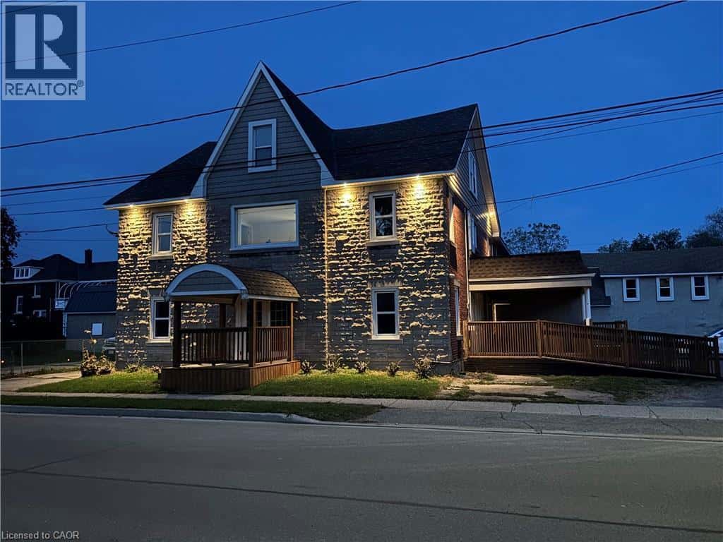 Port Colborne — Port Colborne - Photo 4 of 6