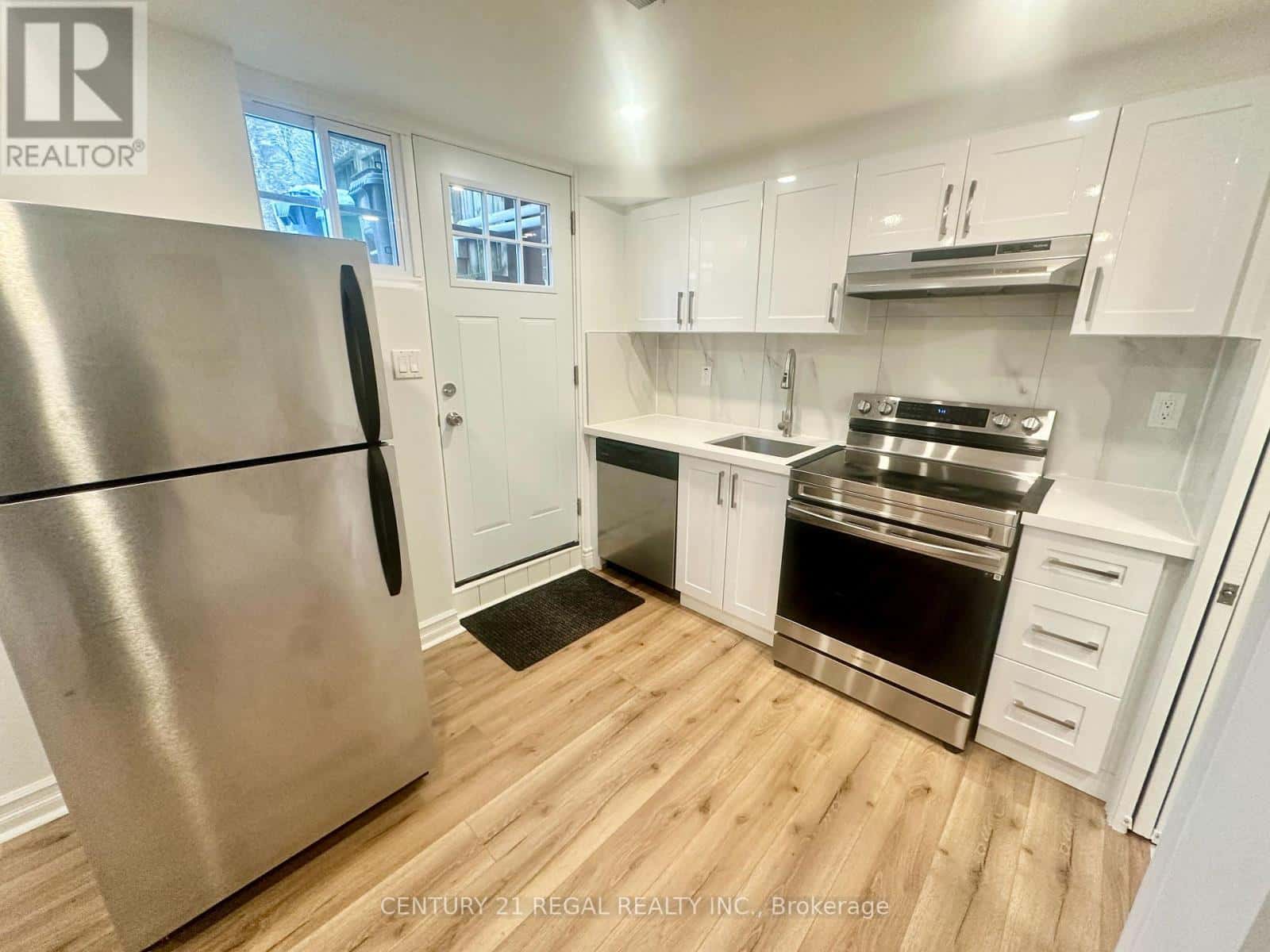 Toronto (Parkwoods-Donalda) — Toronto (Parkwoods-Donalda) - Photo 4 of 19