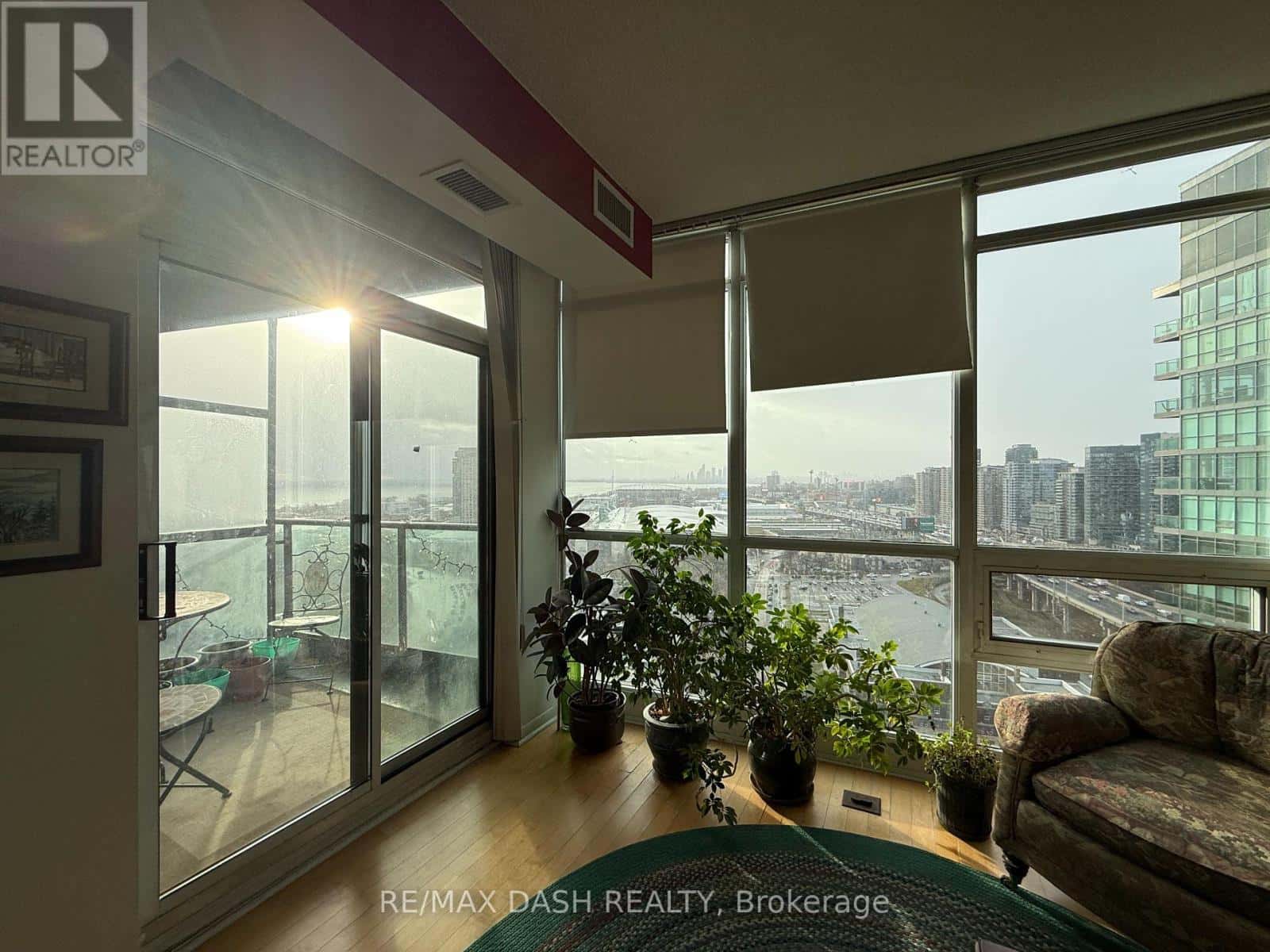 2411 - 219 FORT YORK BOULEVARD — Toronto (Niagara) - Photo 4 of 12