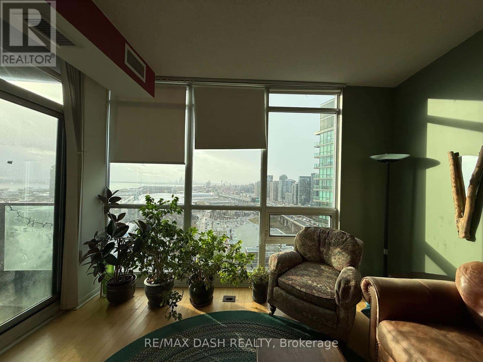 2411 - 219 FORT YORK BOULEVARD — Toronto (Niagara) - Photo 3 of 12