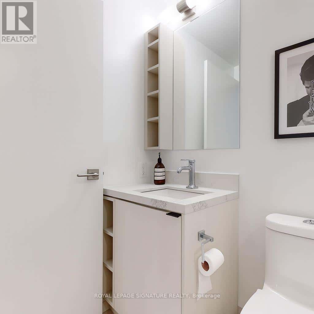 Toronto (Church-Yonge Corridor) — Toronto (Church-Yonge Corridor) - Photo 3 of 39