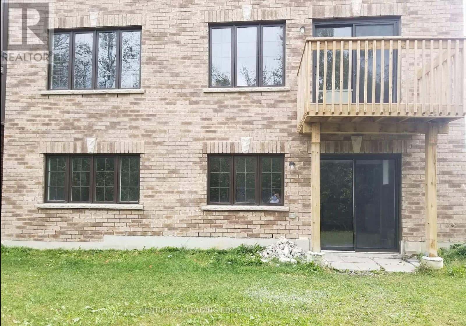 Clarington (Bowmanville) — Clarington (Bowmanville) - Photo 2 of 14