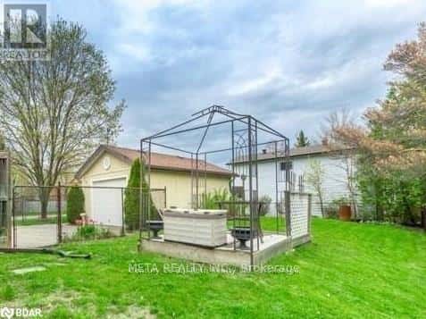 Innisfil (Alcona) — Innisfil (Alcona) - Photo 2 of 18