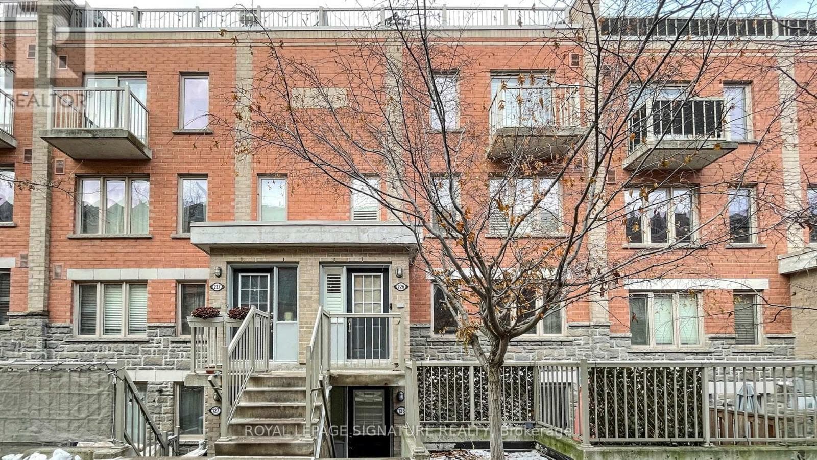 226 - 25 TURNTABLE CRESCENT — Toronto (Dovercourt-Wallace Emerson-Junction), Ontario - Main photo