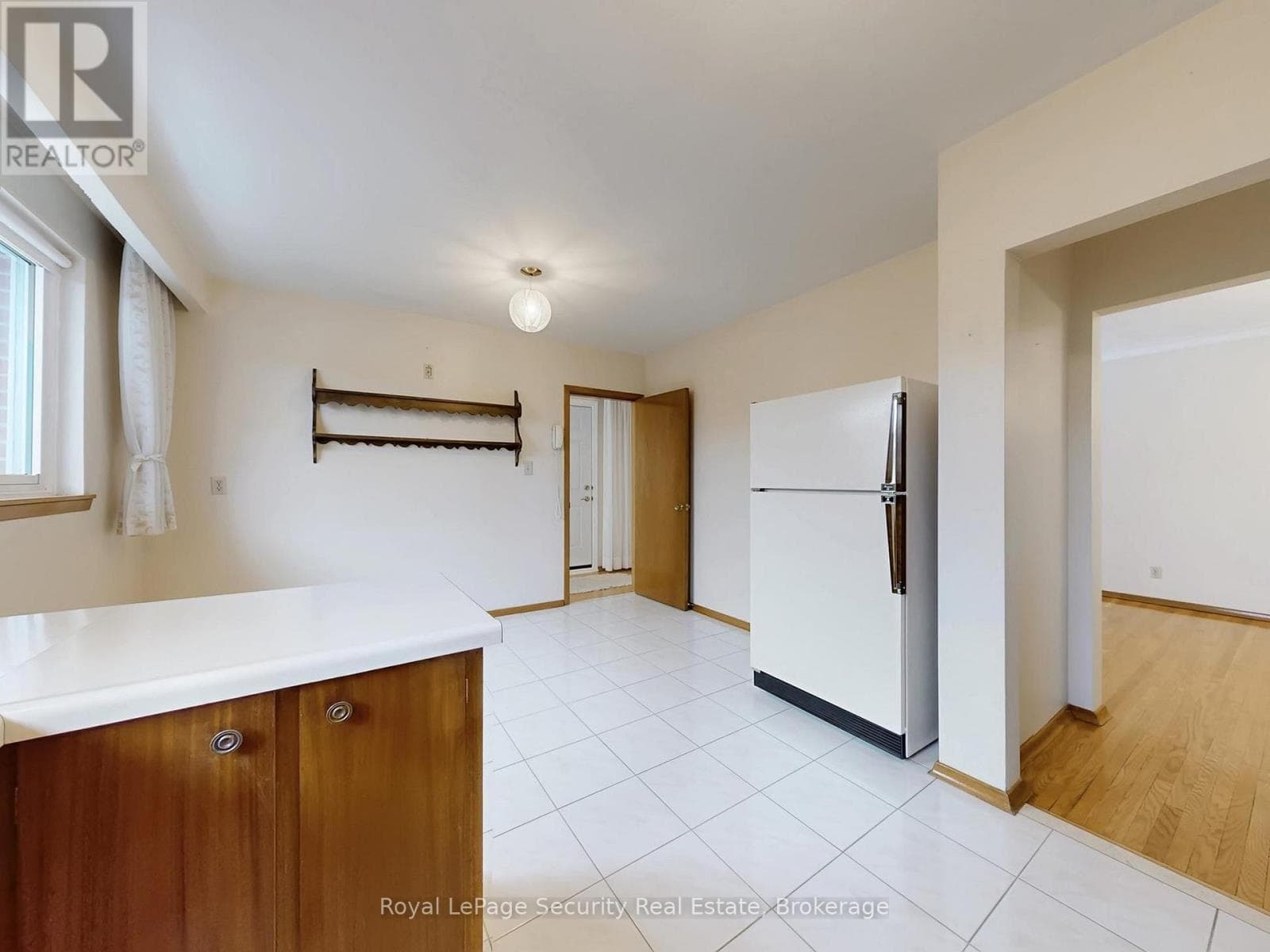 UPPER - 26 STARVIEW DRIVE — Toronto (Humberlea-Pelmo Park) - Main photo