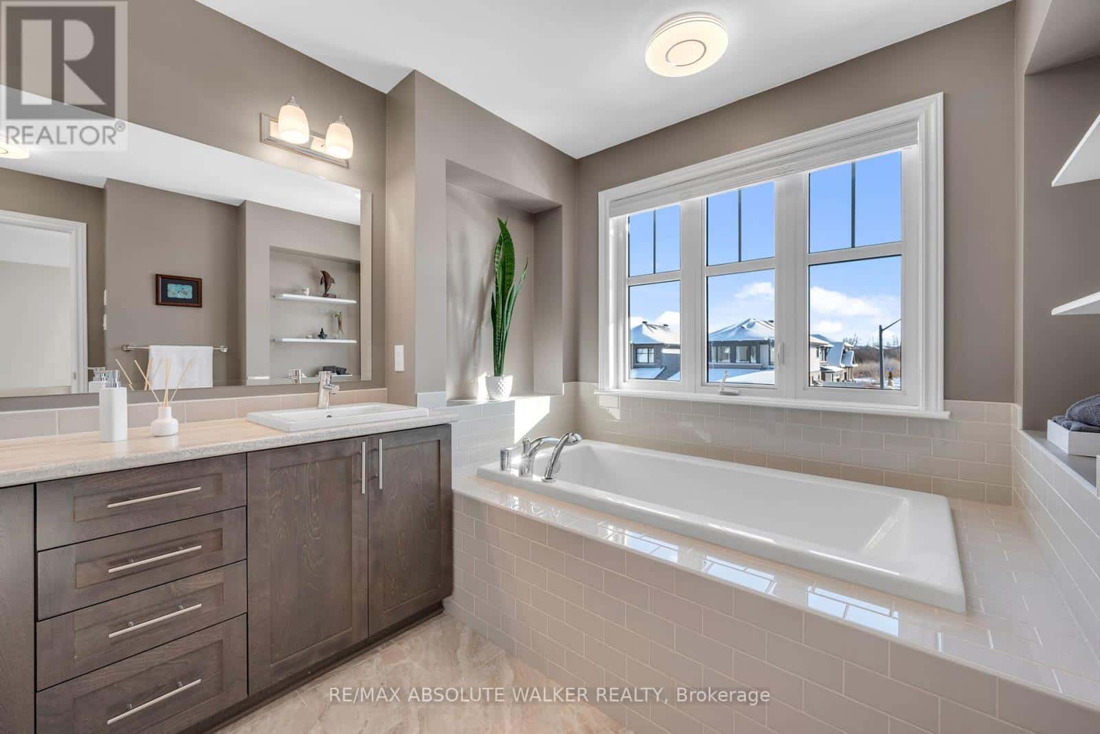 Ottawa — Ottawa - Photo 3 of 29