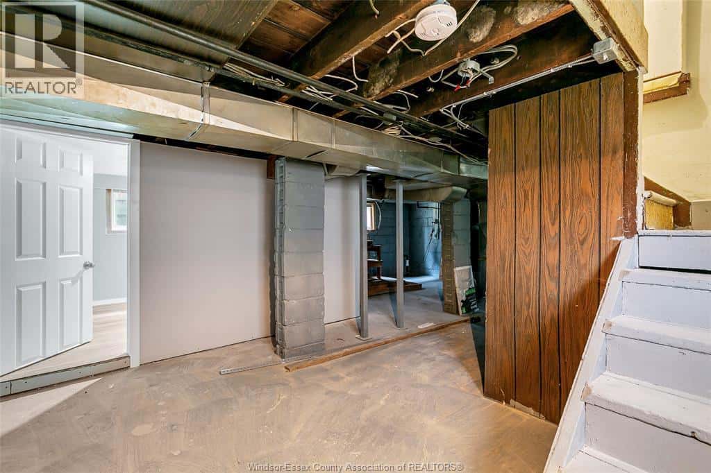 Windsor — Windsor - Photo 2 of 31