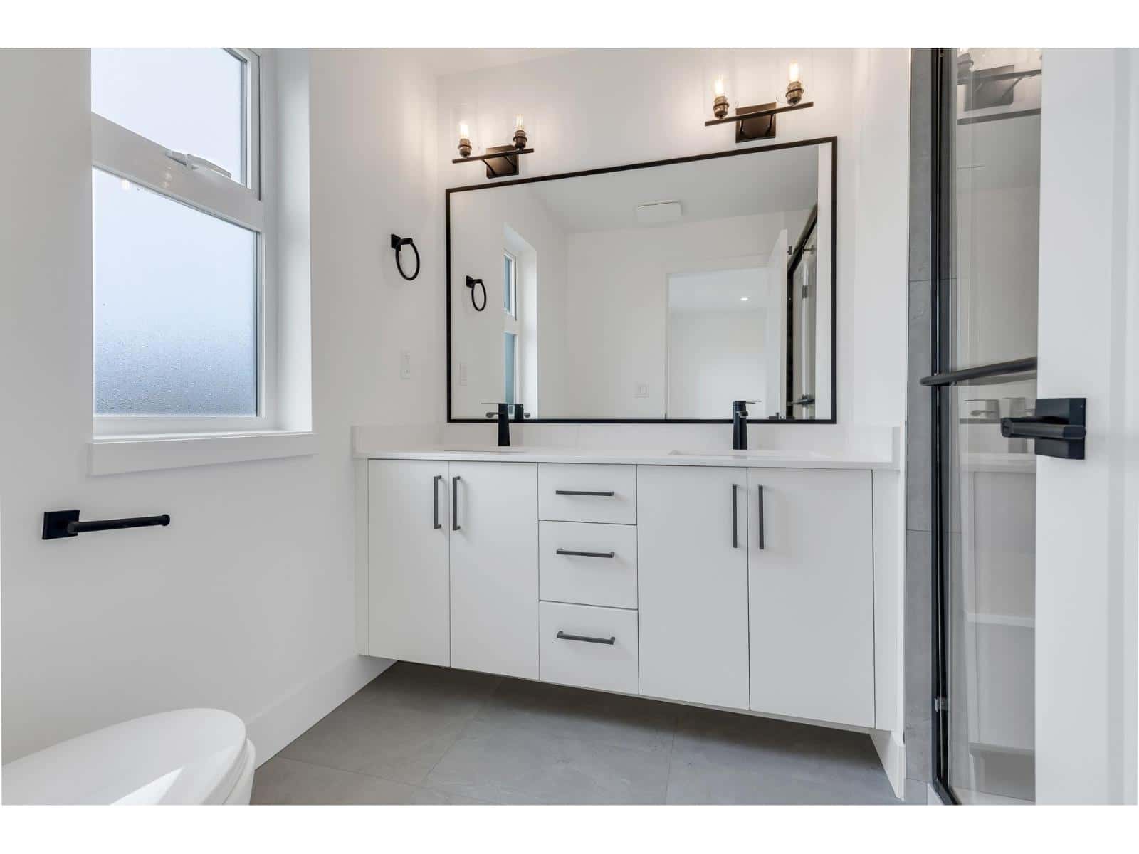 Abbotsford — Abbotsford - Photo 4 of 14