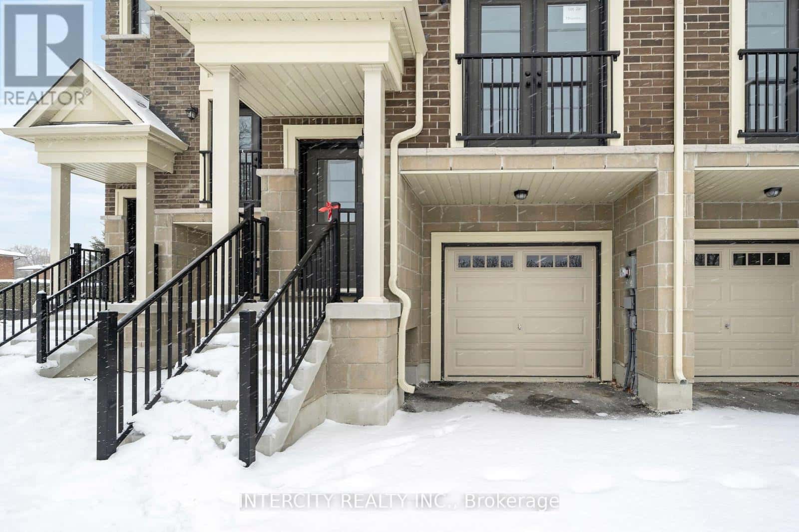 Clarington (Newcastle) — Clarington (Newcastle) - Photo 5 of 24