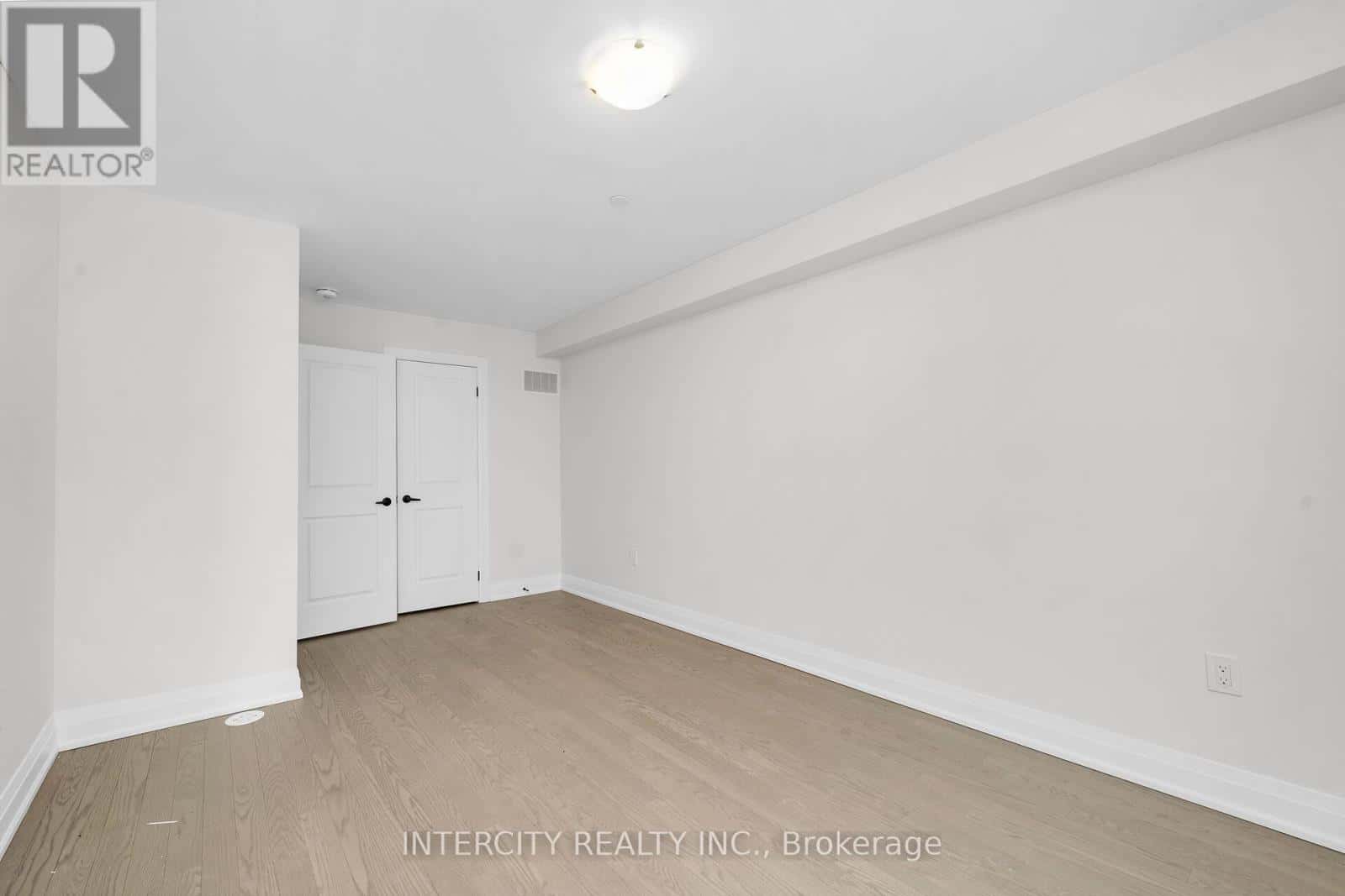 Clarington (Newcastle) — Clarington (Newcastle) - Photo 2 of 24