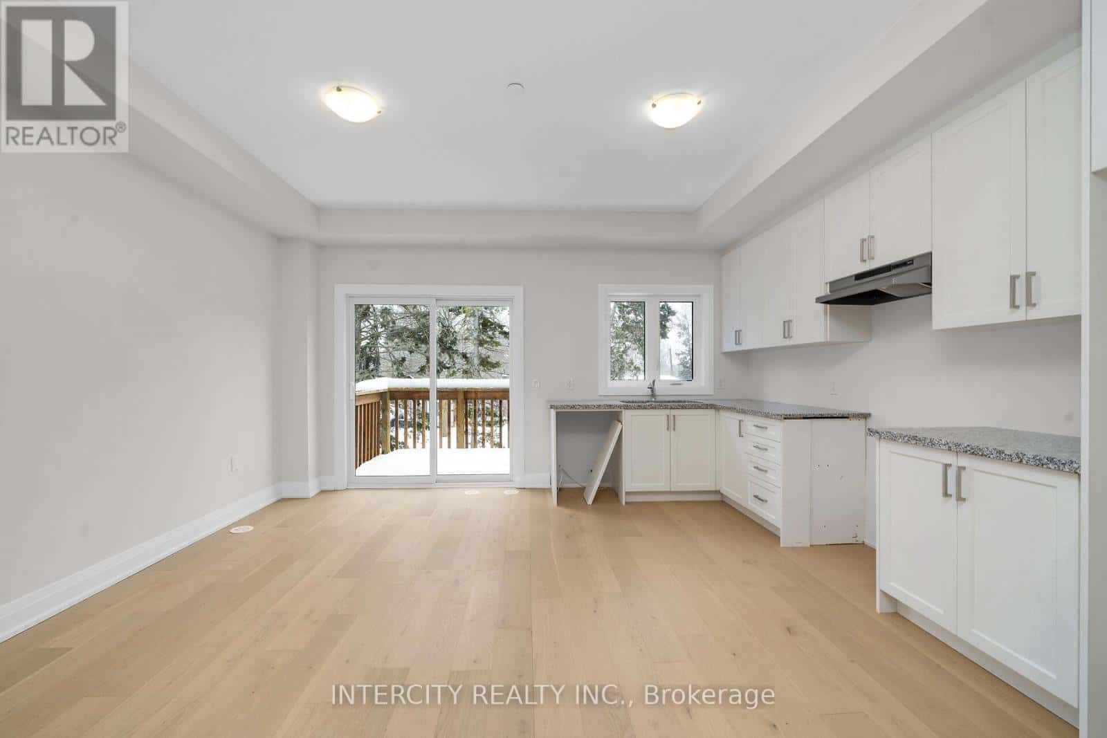 Clarington (Newcastle) — Clarington (Newcastle) - Photo 5 of 24