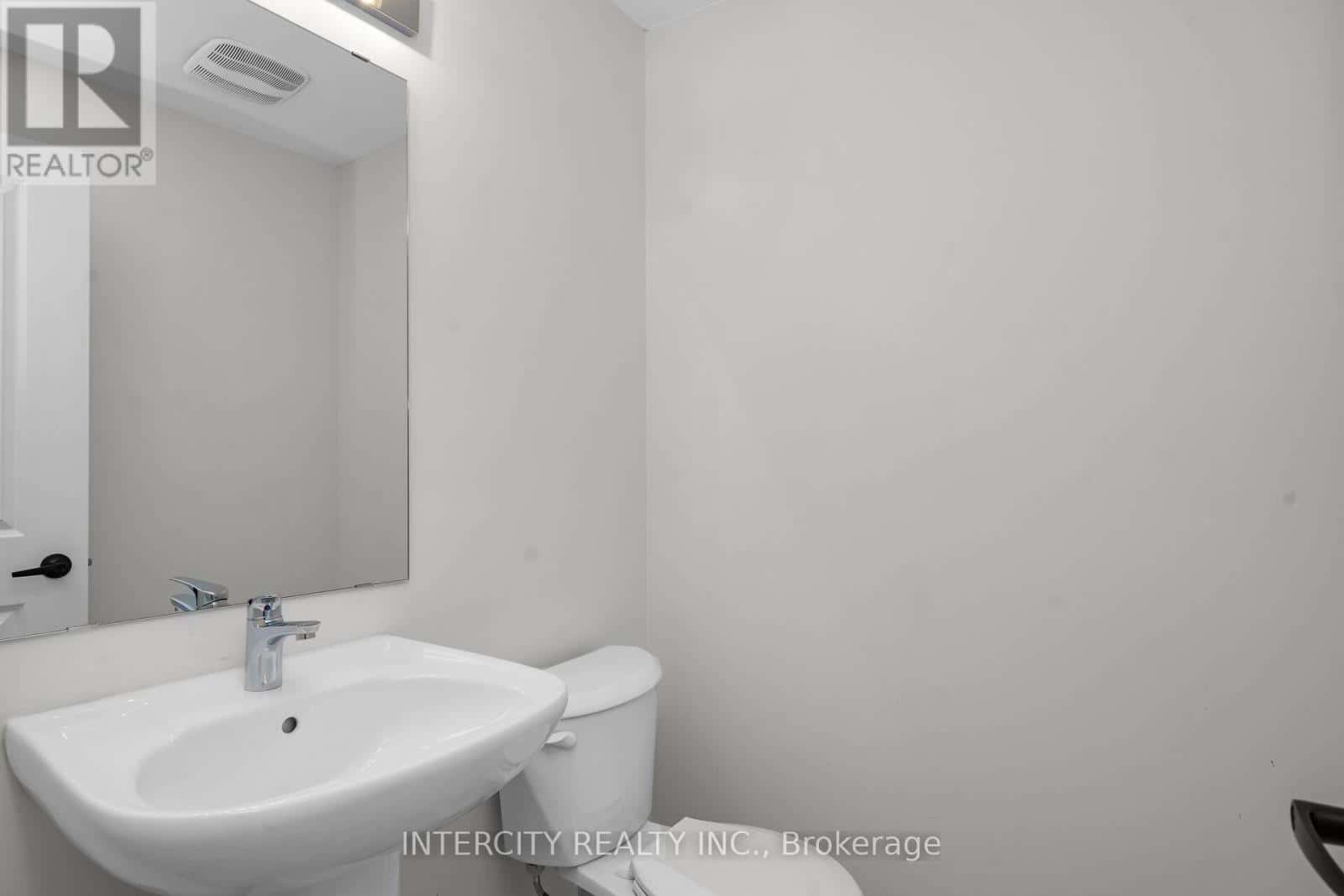 Clarington (Newcastle) — Clarington (Newcastle) - Photo 3 of 24