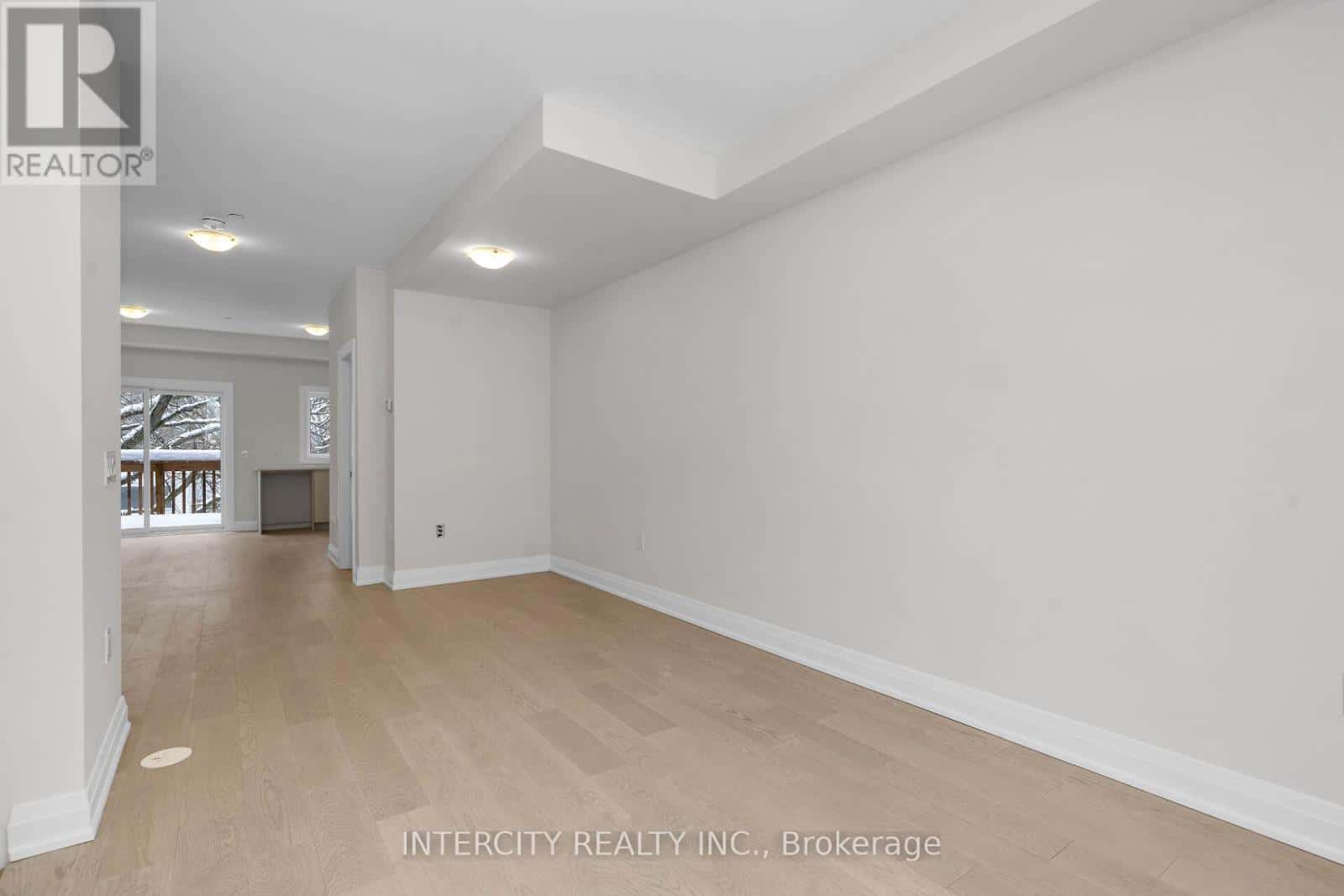 Clarington (Newcastle) — Clarington (Newcastle) - Photo 4 of 24