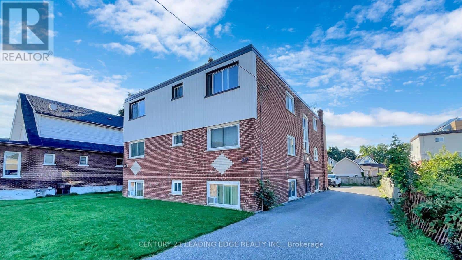 Oshawa (O'Neill) — Oshawa (O'Neill) - Photo 2 of 8