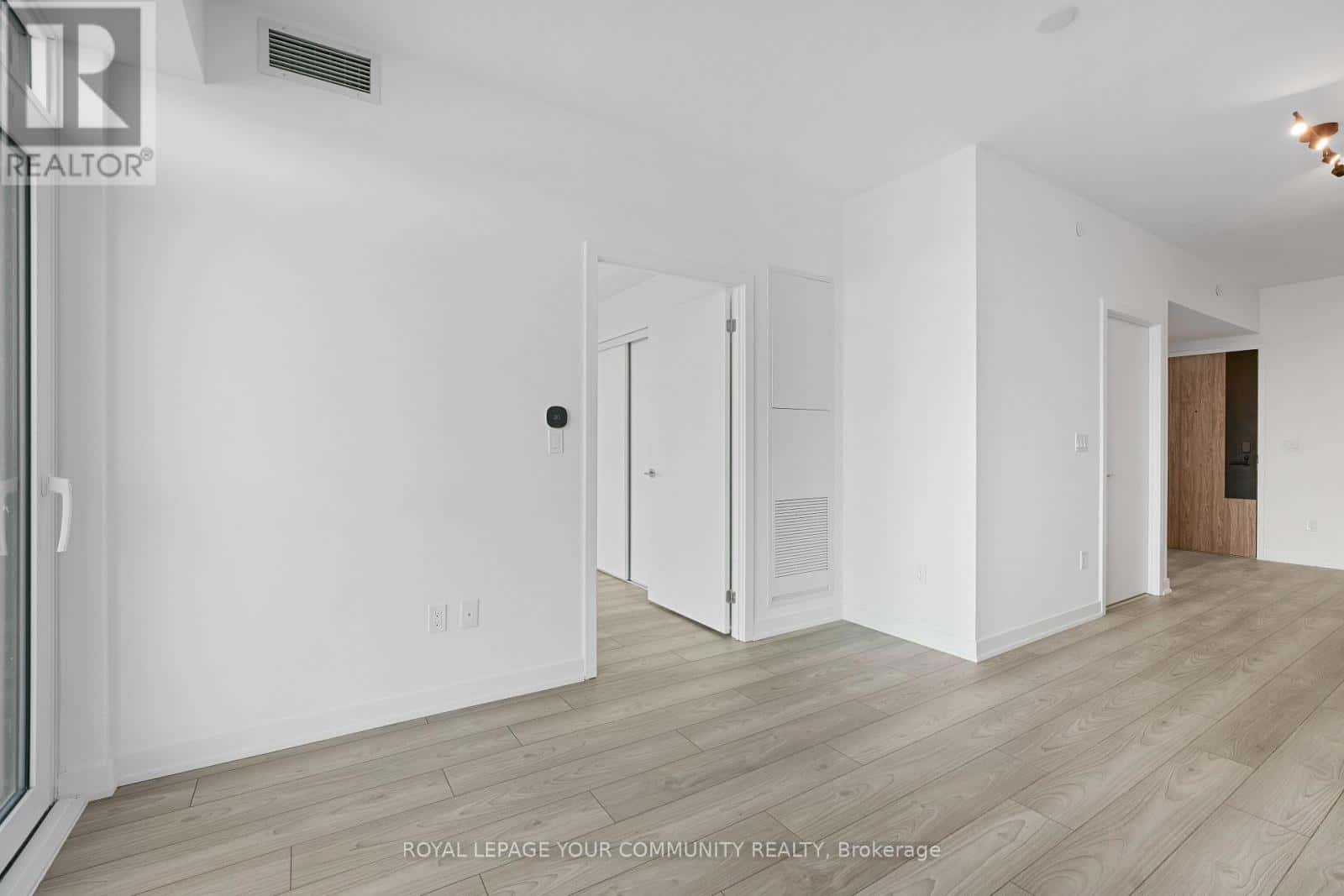 Toronto (Islington-City Centre West) — Toronto (Islington-City Centre West) - Photo 3 of 21