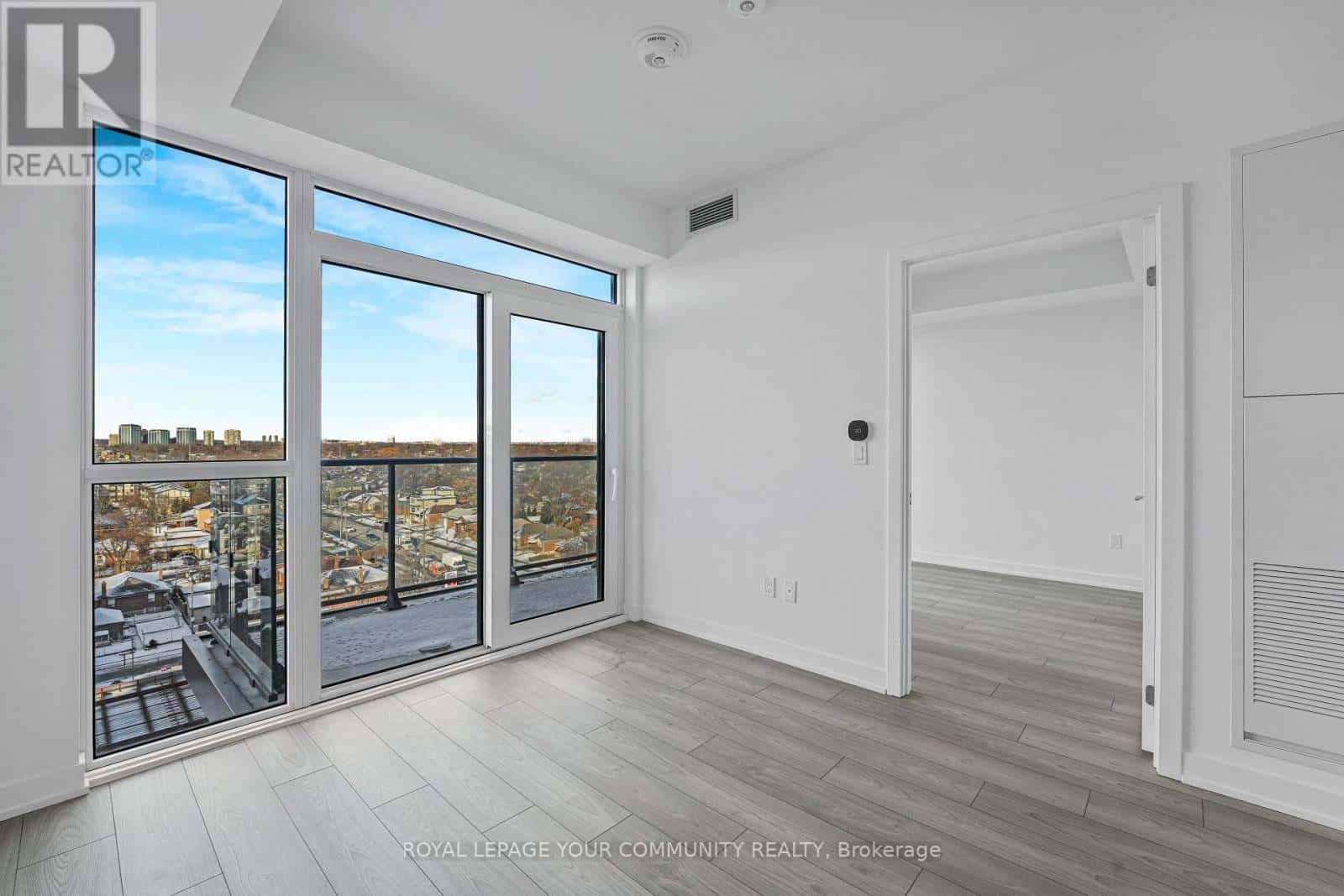 Toronto (Islington-City Centre West) — Toronto (Islington-City Centre West) - Photo 2 of 21