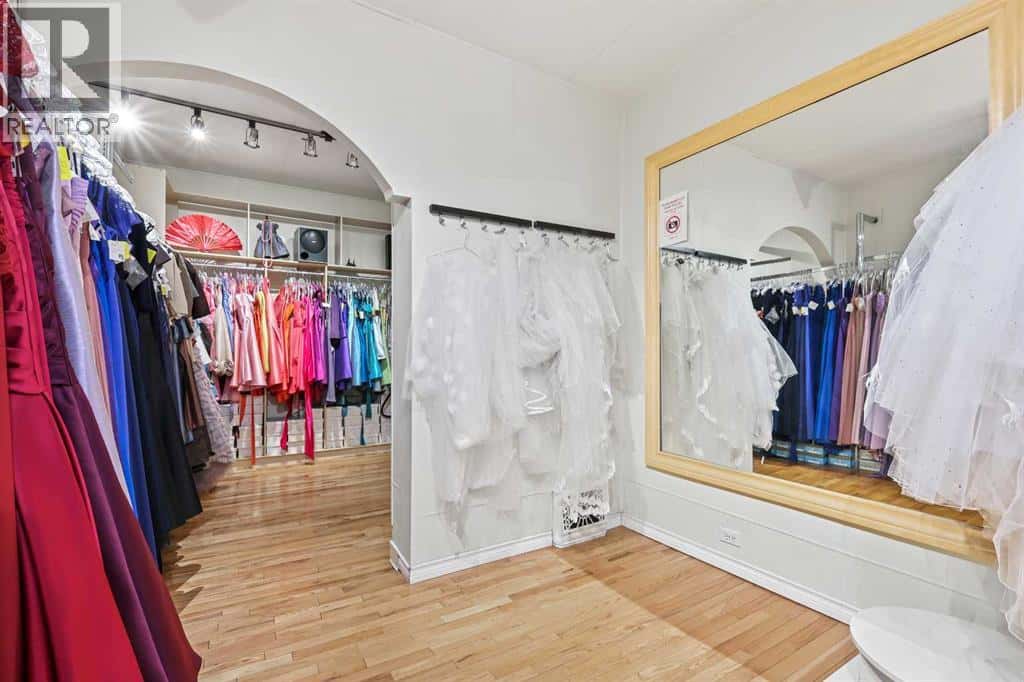 Calgary — Calgary - Photo 5 of 17