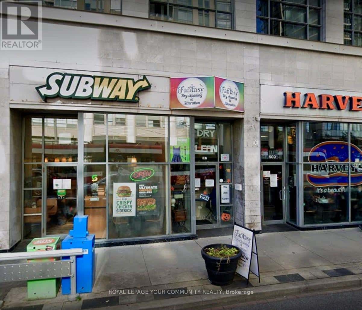 Toronto (Wychwood) — Toronto (Wychwood) - Photo 2 of 2