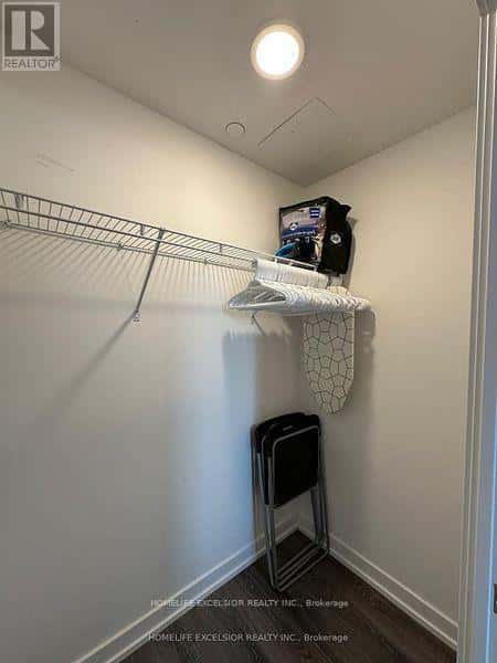 Toronto (Bay Street Corridor) — Toronto (Bay Street Corridor) - Photo 5 of 26