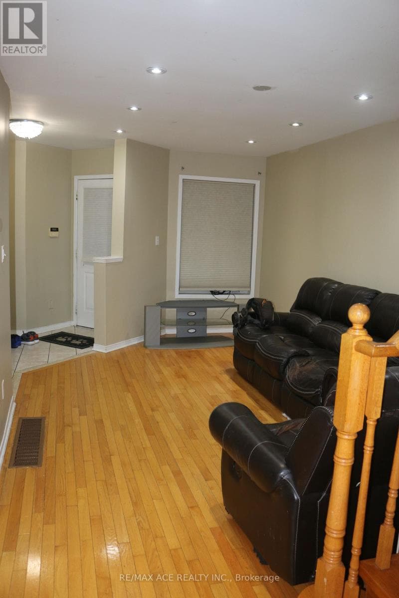 MAIN - 240 MCLEVIN AVENUE — Toronto (Malvern) - Main photo