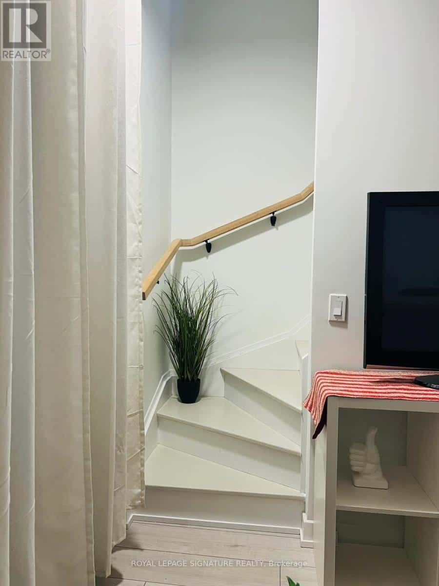 188 F - 1608 CHARLES STREET W — Whitby (Port Whitby) - Photo 2 of 24