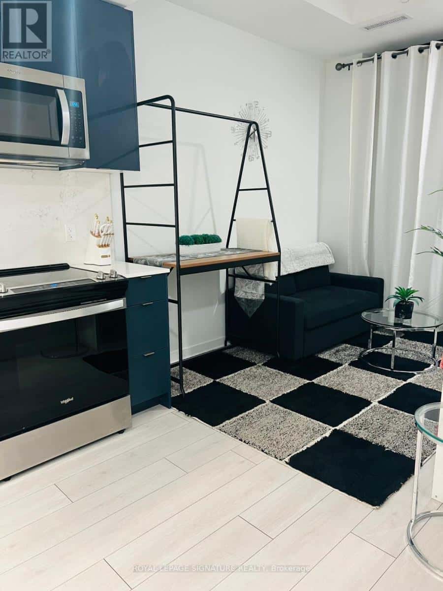 188 F - 1608 CHARLES STREET W — Whitby (Port Whitby) - Photo 3 of 24