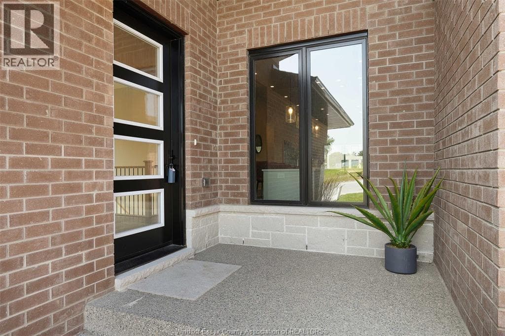 Windsor — Windsor - Main photo