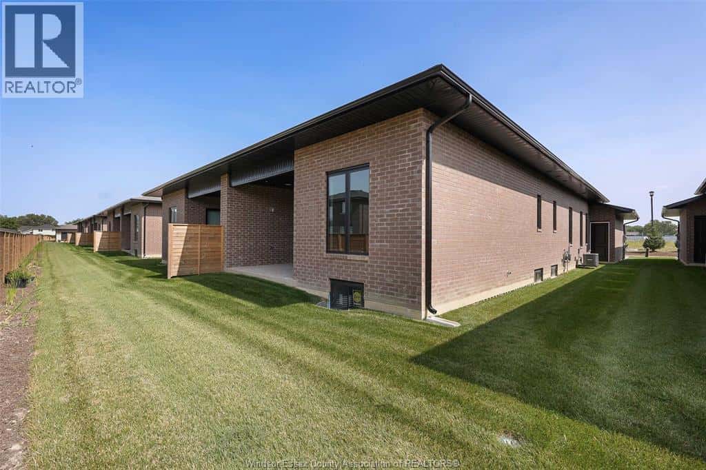 Windsor — Windsor - Photo 5 of 42