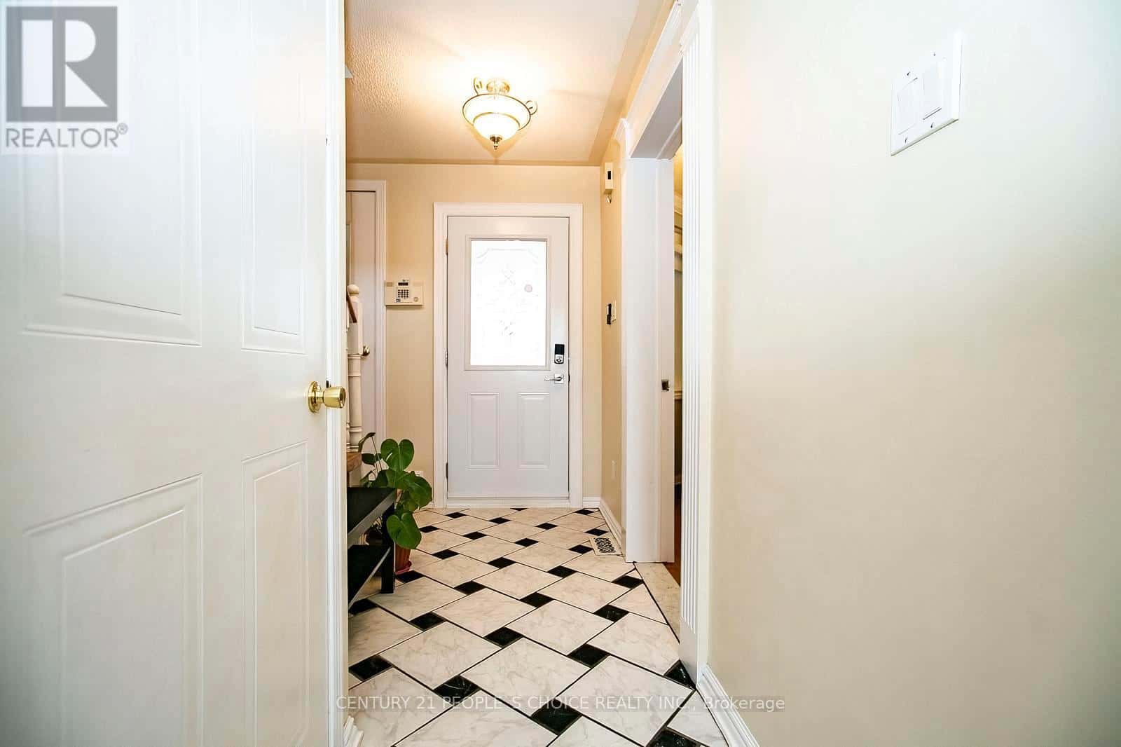 Brampton (Fletcher's West) — Brampton (Fletcher's West) - Photo 2 of 50