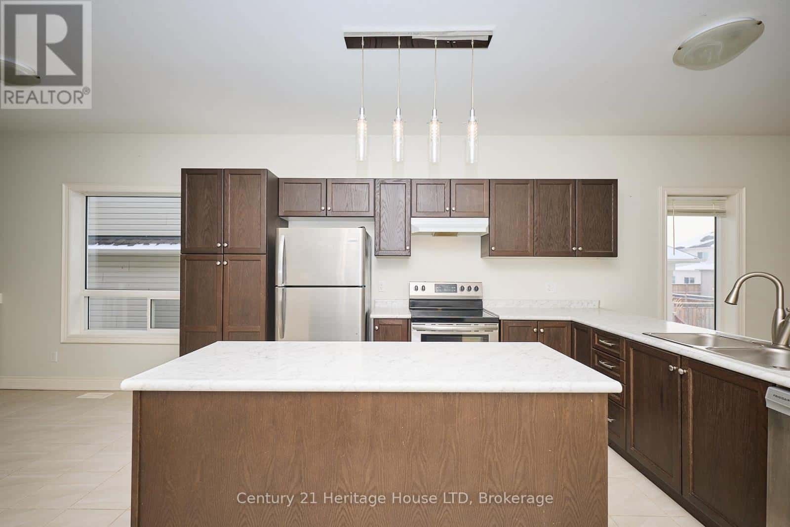 871 BURWELL STREET — Fort Erie (Lakeshore), Ontario - Photo 4 of 23