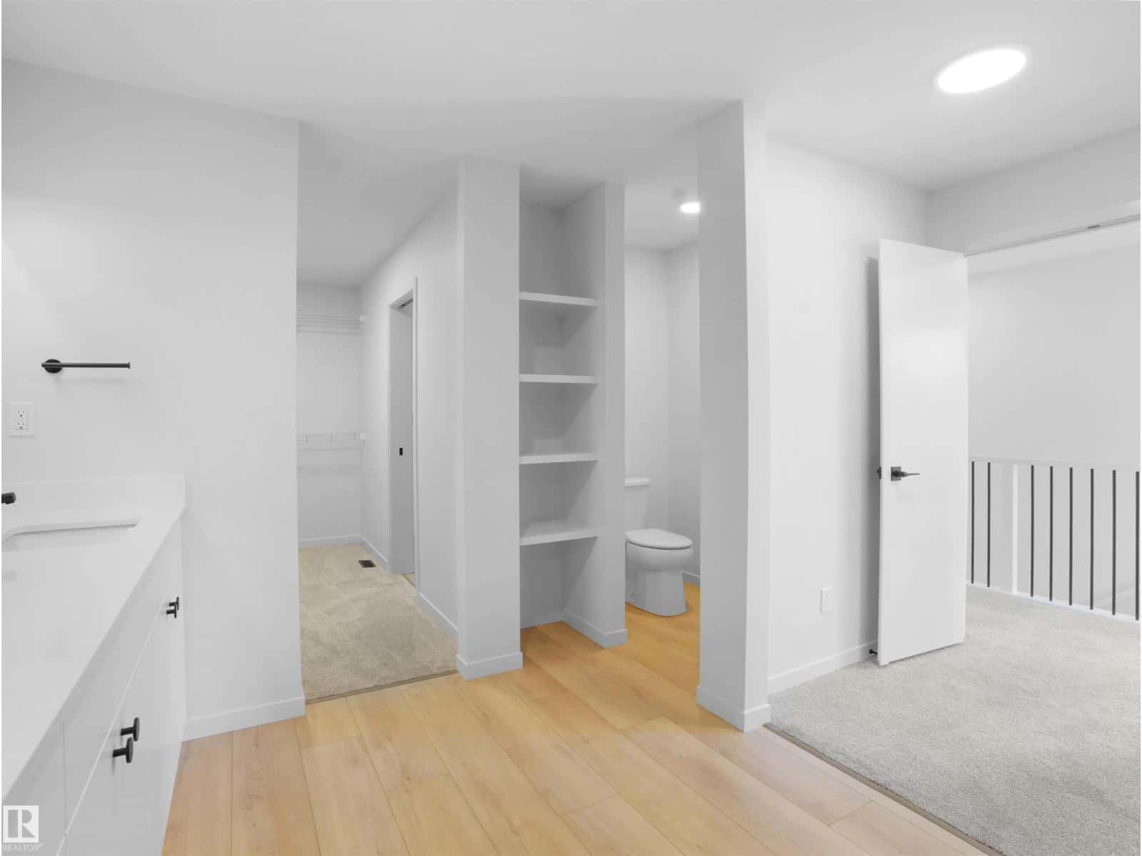 Edmonton — Edmonton - Photo 4 of 44