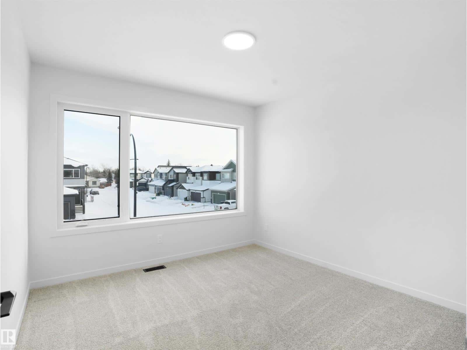 Edmonton — Edmonton - Photo 5 of 44