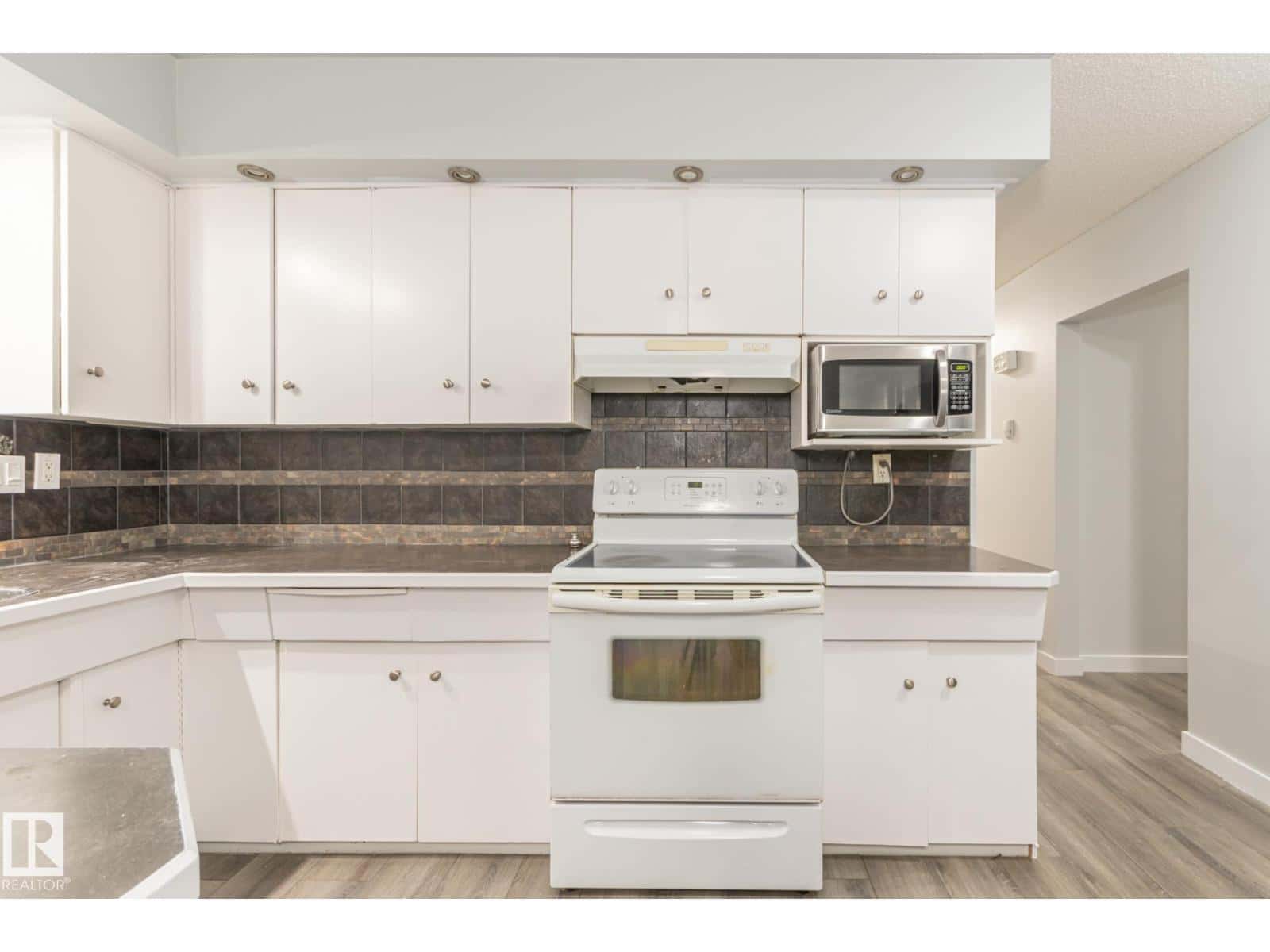 Edmonton — Edmonton - Photo 4 of 23