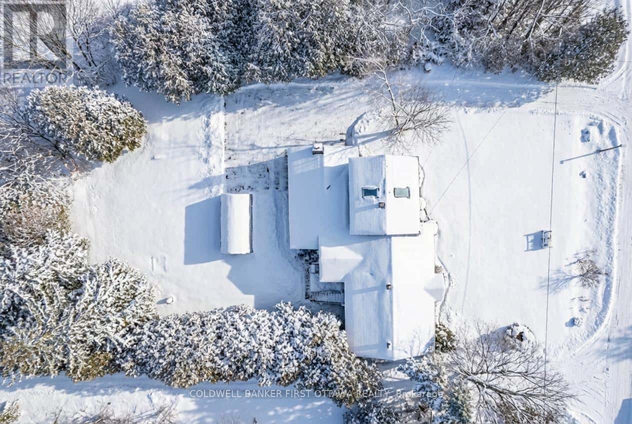 352 HIGHWAY 15 — Rideau Lakes, Ontario - Photo 3 of 47