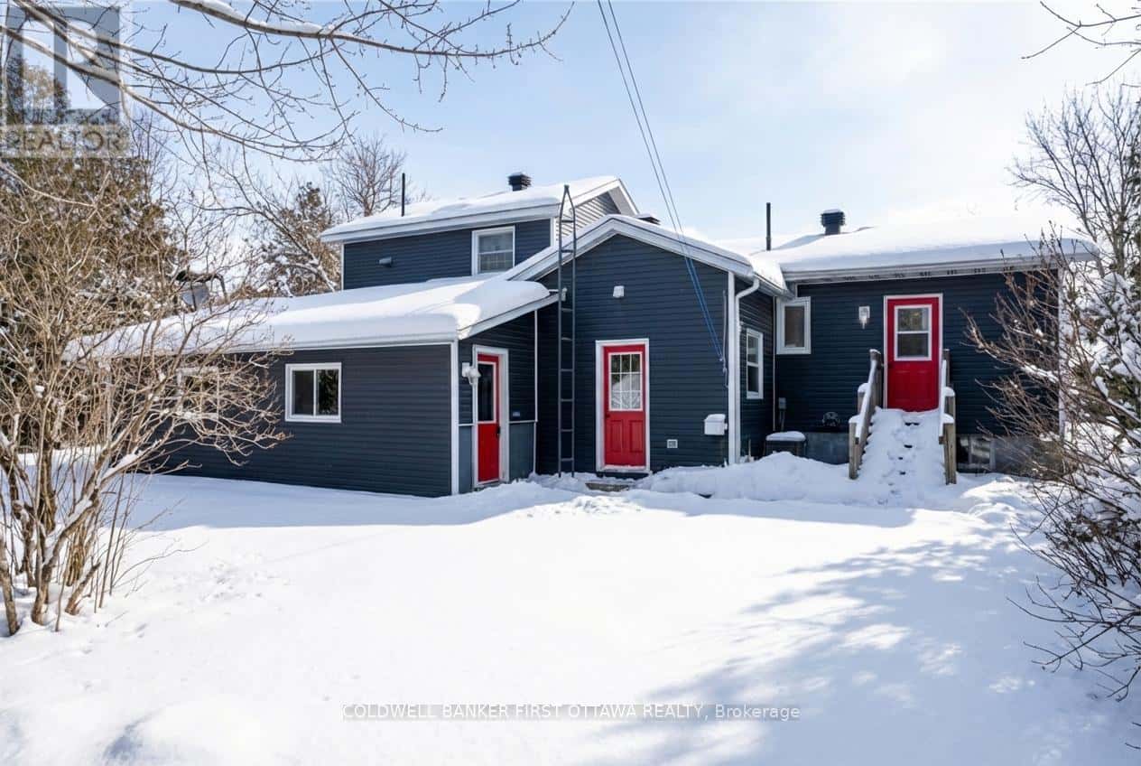 352 HIGHWAY 15 — Rideau Lakes, Ontario - Photo 4 of 47