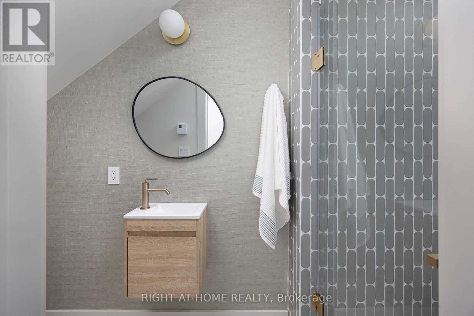 Toronto (University) — Toronto (University) - Photo 2 of 45