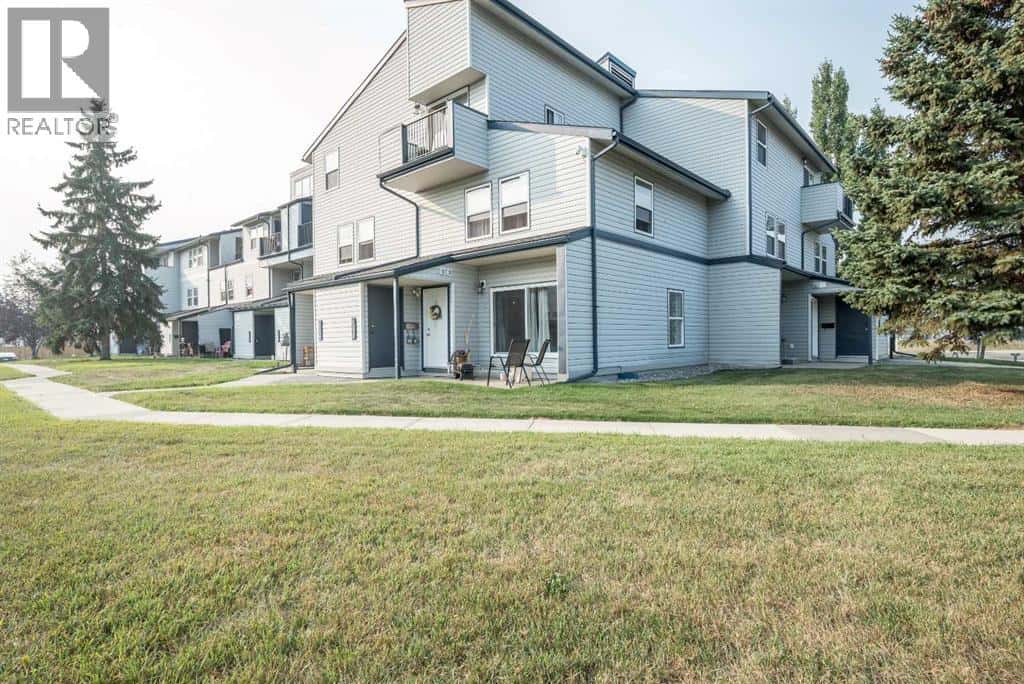 1212, 7201 Poplar Drive — Grande Prairie, Alberta - Photo 2 of 14