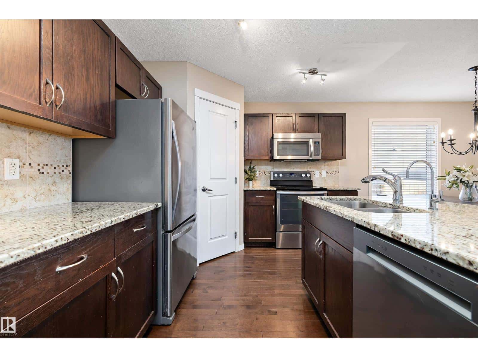 Edmonton — Edmonton - Photo 4 of 21