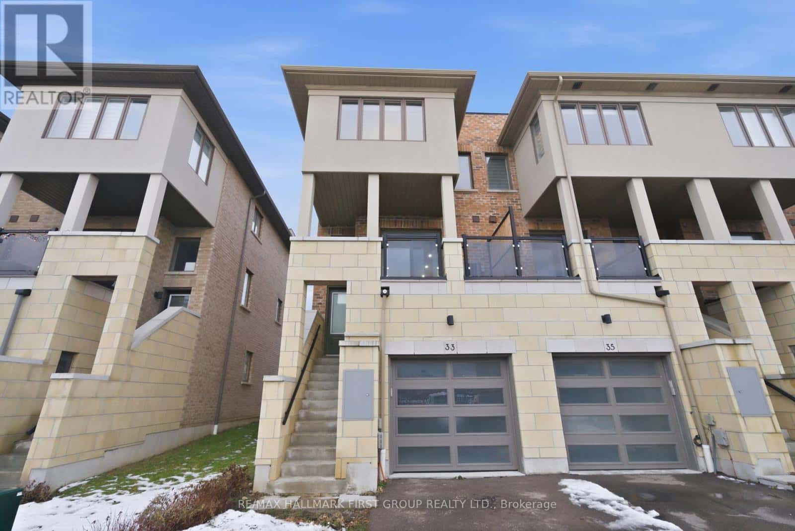 65 - 33 DONALD FLEMING WAY — Whitby (Pringle Creek), Ontario - Photo 2 of 39