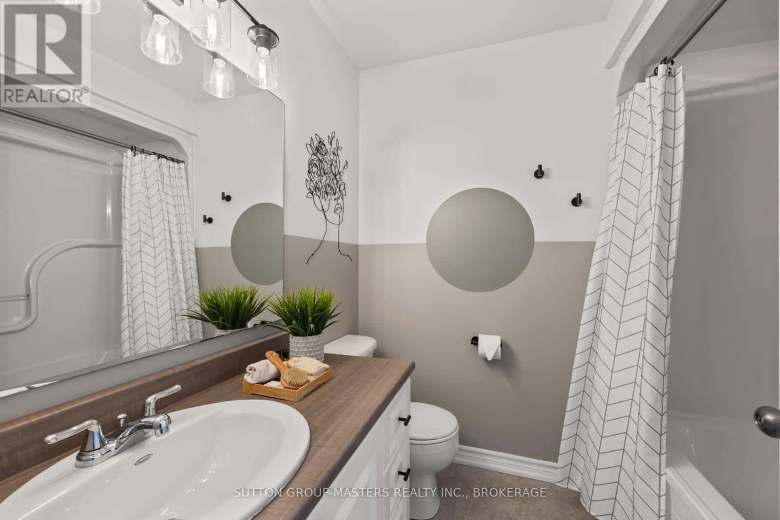 Kingston (East Gardiners Rd) — Kingston (East Gardiners Rd) - Photo 3 of 49