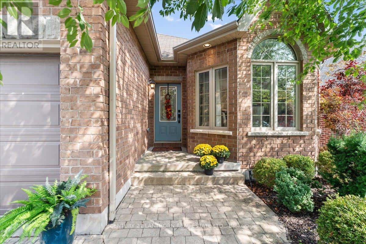 18 MCDOUGALL DRIVE — Belleville (Thurlow Ward), Ontario - Photo 2 of 42